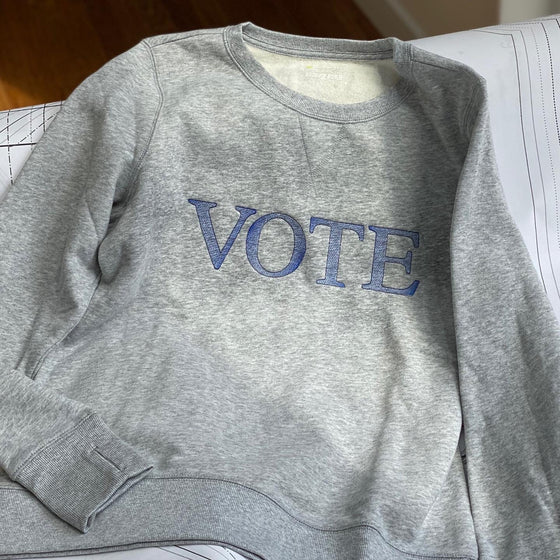 VOTE thumb hole crewneck sweatshirt